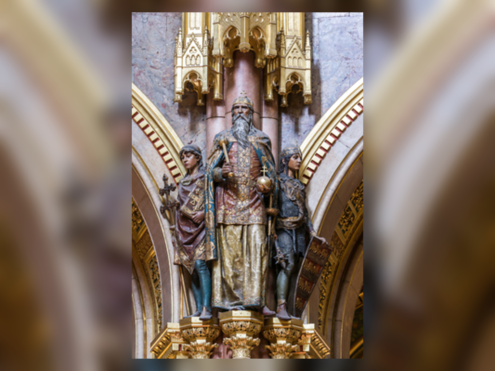 Statues of Hungarian rulers on the pillars of the Dome Hall
