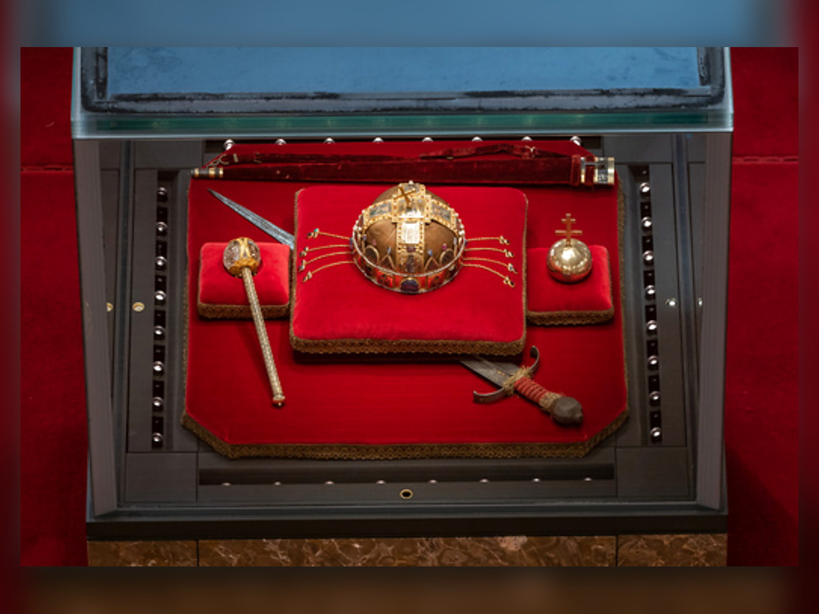 The Holy Crown of Hungary and the coronation regalia on display